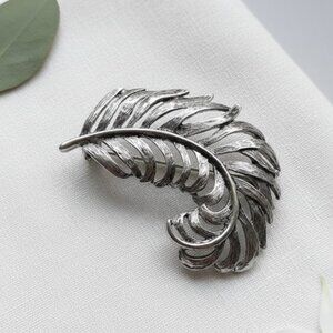 Nordstrom feather unsigned brooch silvertone filagree